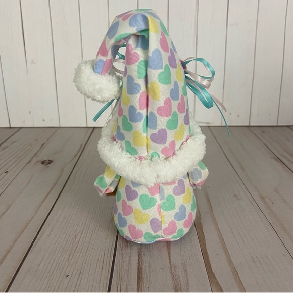 SOLD 🛑Valentine’s Day Gnome Vintage Heart Fabric White Pink Purple Aqua Home - Picture 11 of 12
